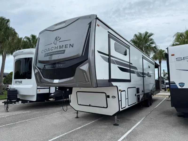 2025 Coachmen Brookstone 318RLL - Photo 4