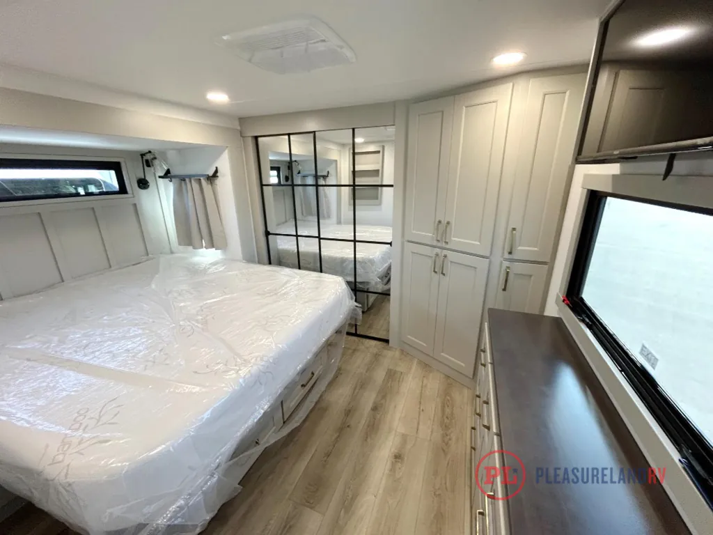 2026 Brinkley Model G 4100, Photos photo 42