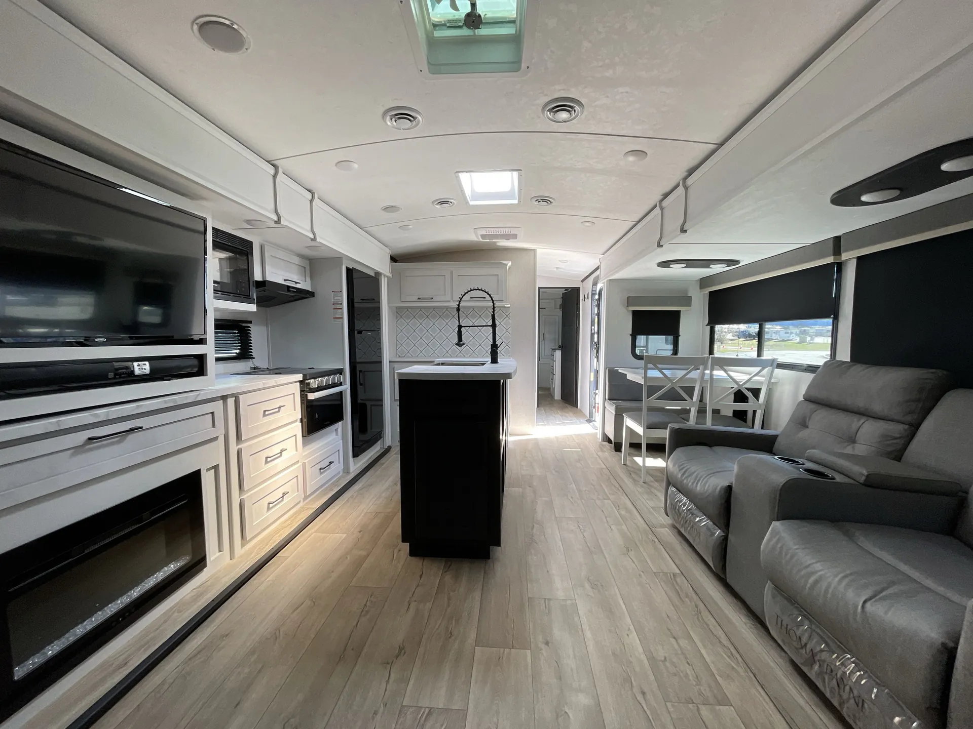2024 Dutchmen Astoria 3313RL — living area main