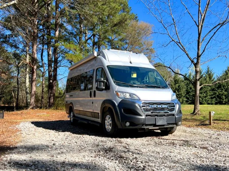 2024 Thor Motor Coach Sequence 20A - Photo 3