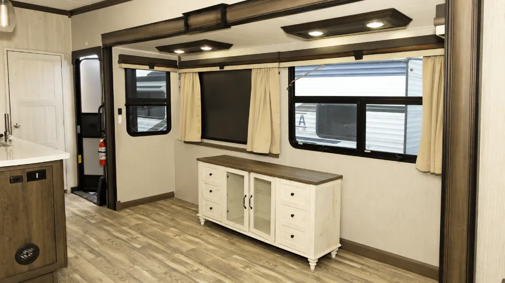 2023 Forest River Cardinal Luxury 380RLX, Photos photo 4