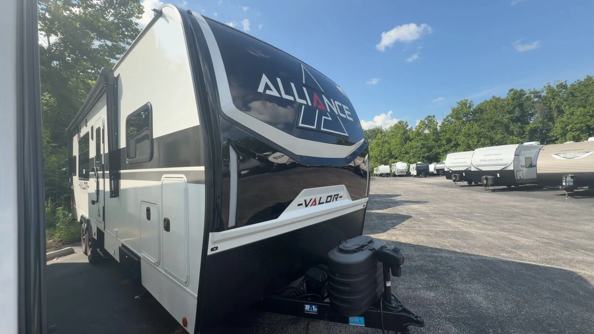 2026 Alliance RV Valor 27T14 - Photo 3