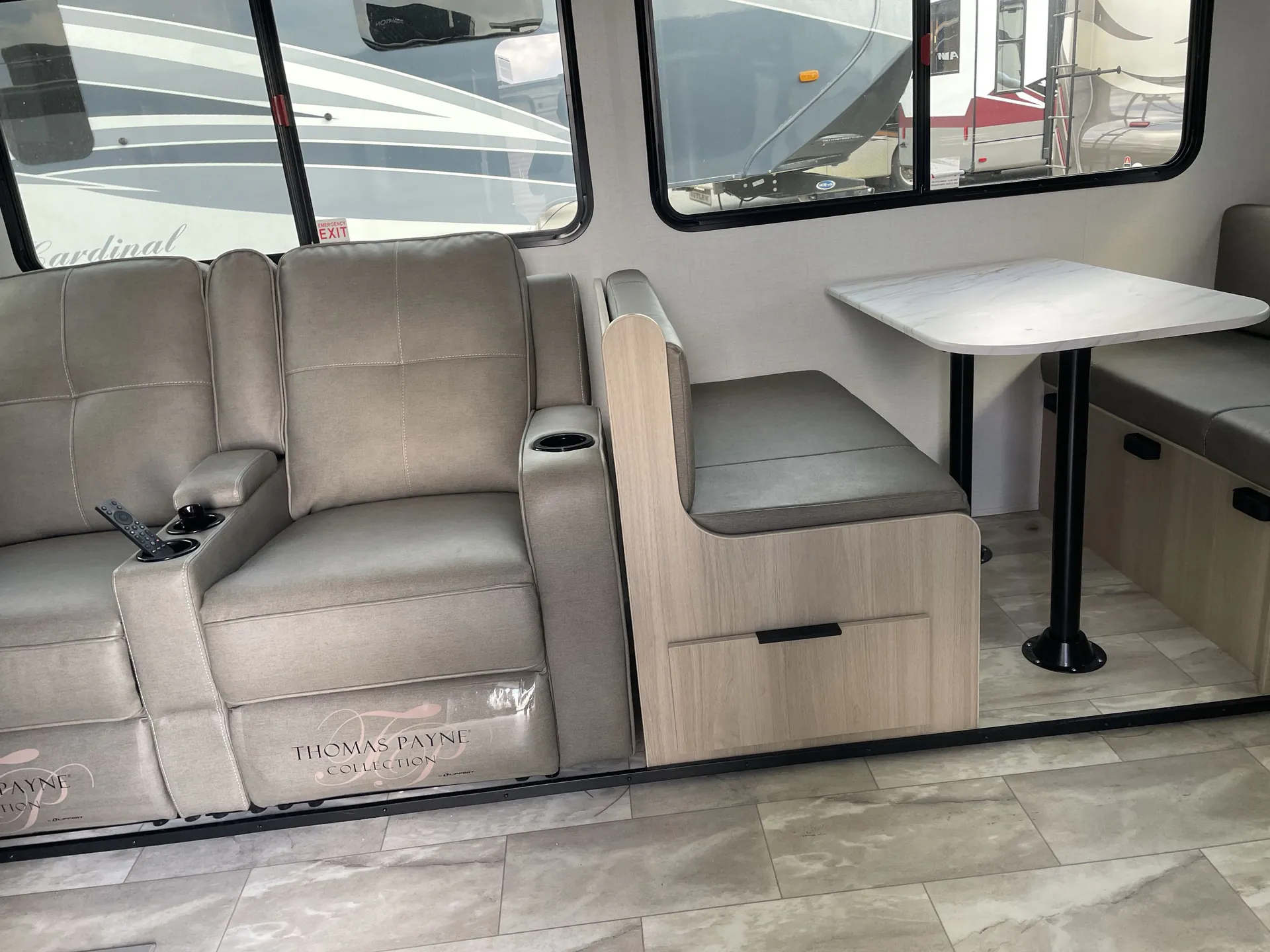 2025 Dutchmen Kodiak Ultimate 2900FKSP — living area main