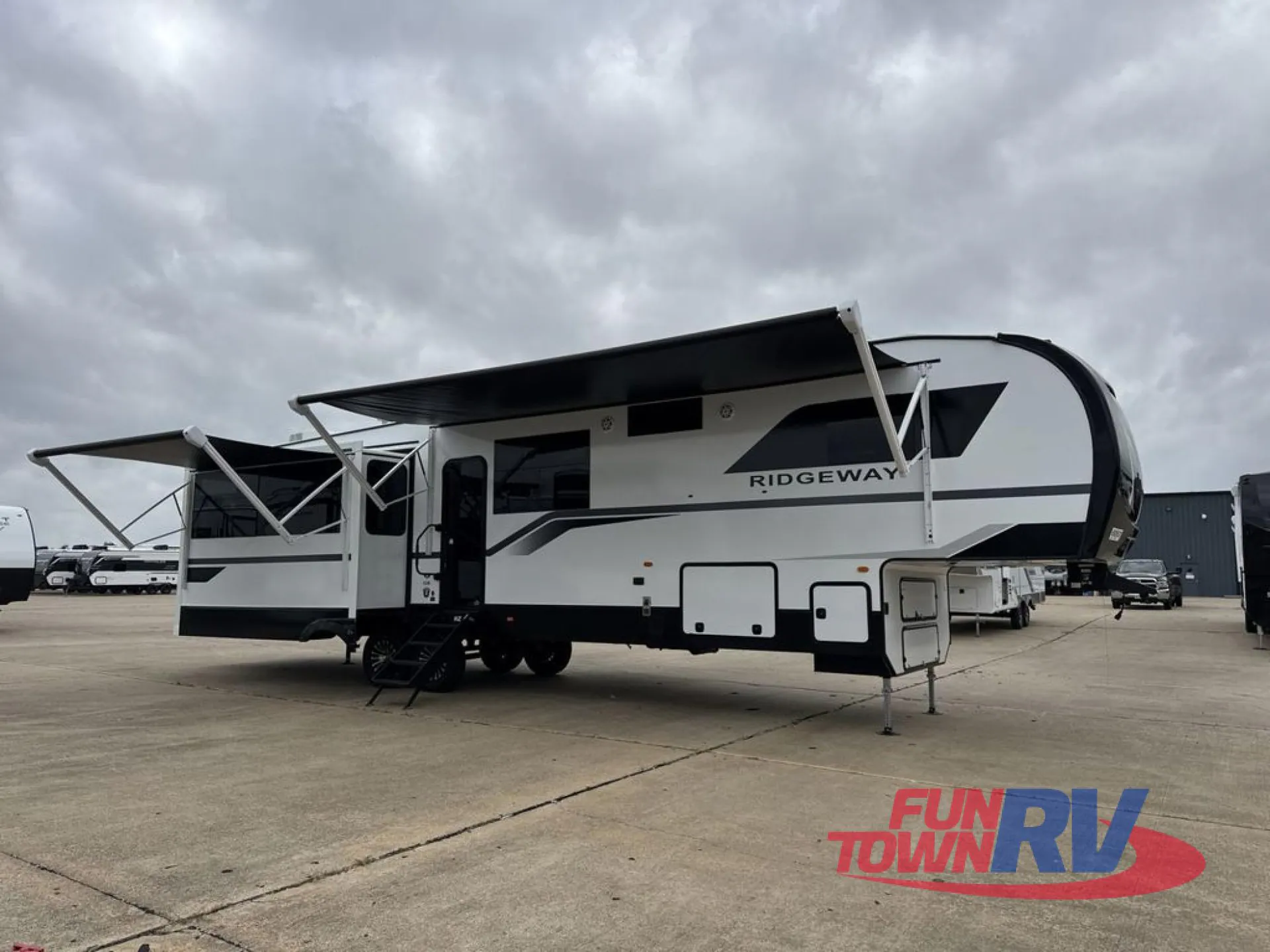 2026 K-Z Ridgeway 36MB - Photo 2