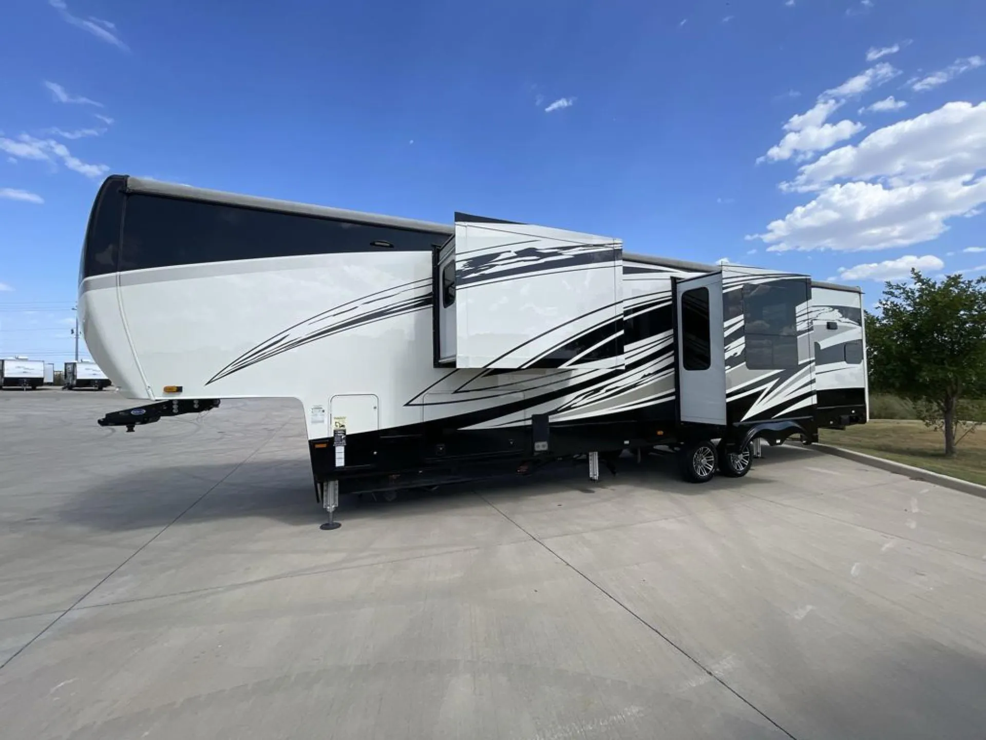 2021 Heartland Landmark Fifth Wheel Chesapeake