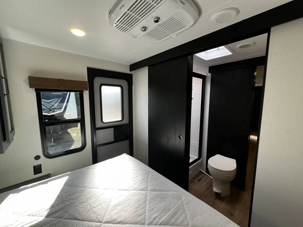 2027 Palomino Puma 337BH, Photos photo 20