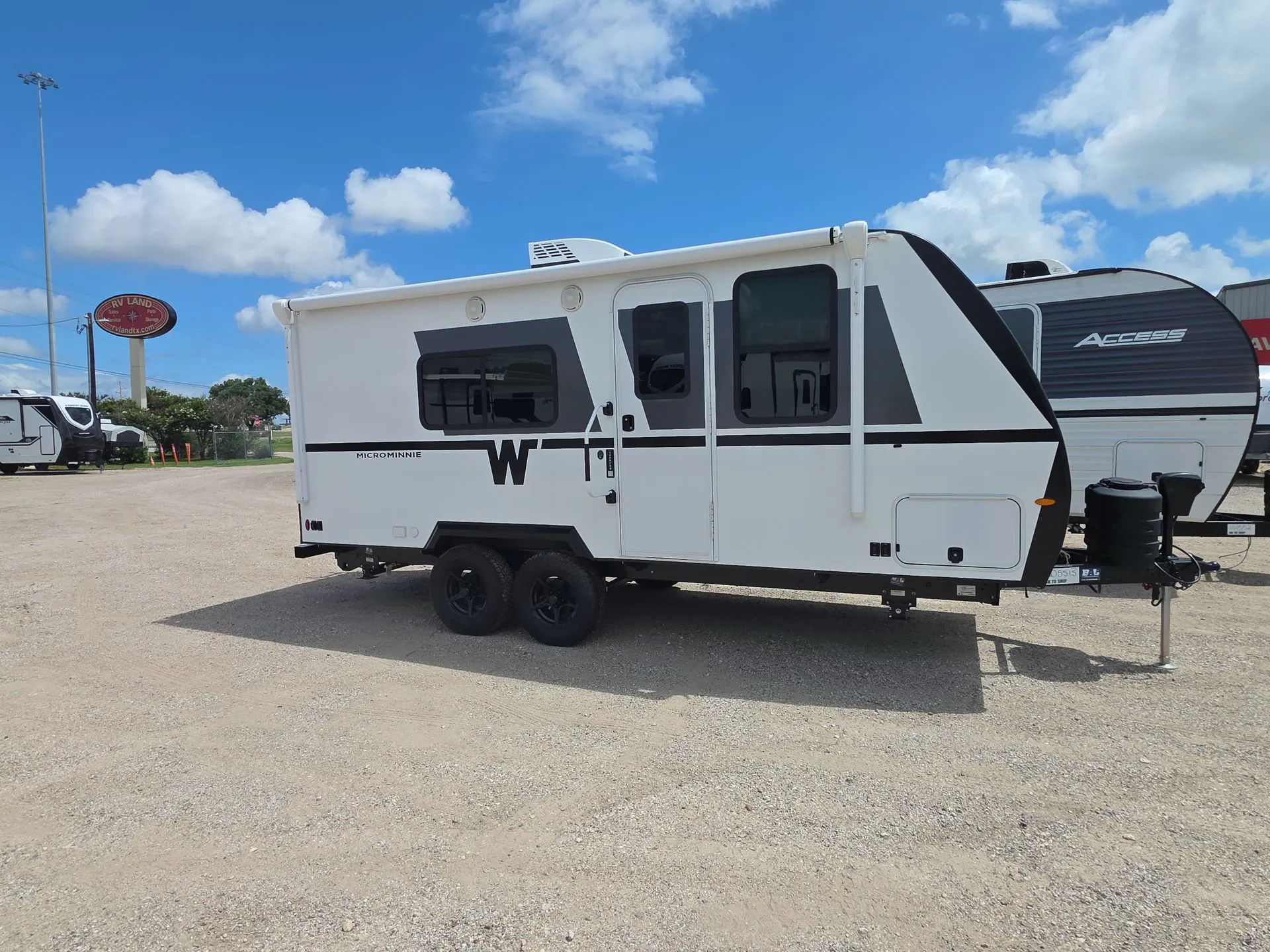 2026 Winnebago Micro Minnie 2000FRB - Photo 2