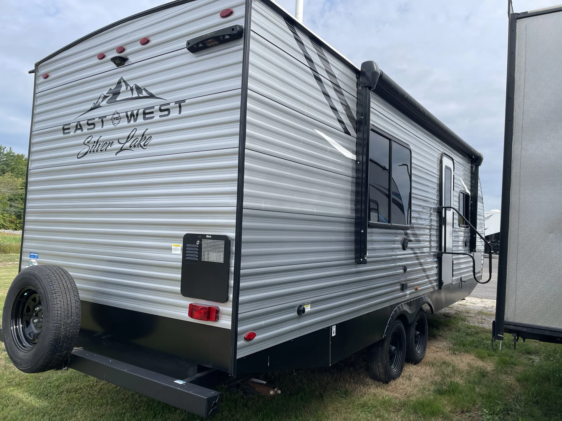 2023 East to West Silver Lake 25KRB — campside