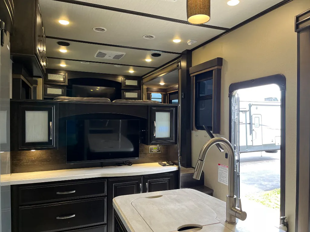 2018 Grand Design Momentum 376TH, Photos photo 10