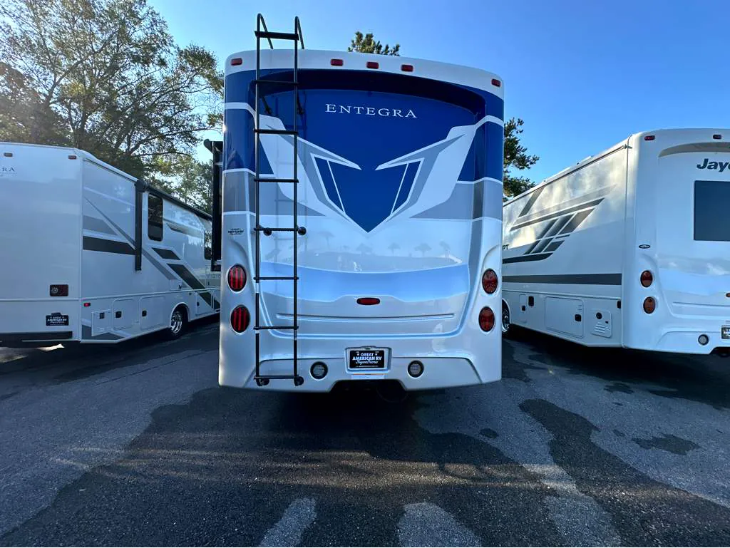 2027 Entegra Coach Vision XL 36C, Photos photo 5