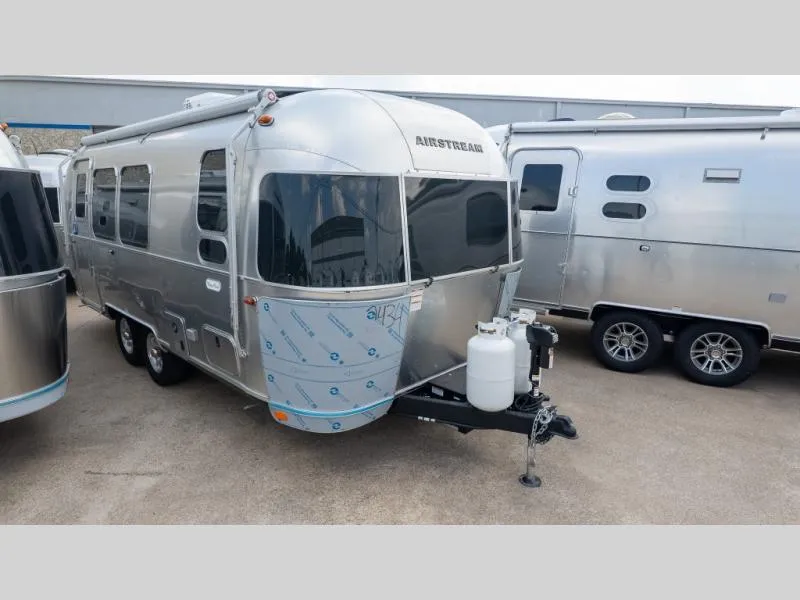 2026 Airstream Flying Cloud 23FB - Photo 3