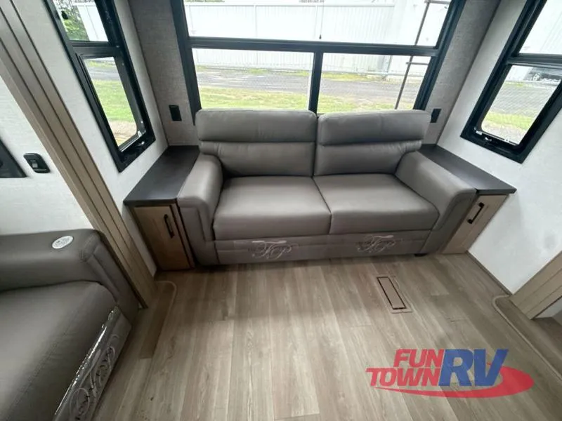 2025 KZ Durango Half-Ton 283RLT - Photo 2