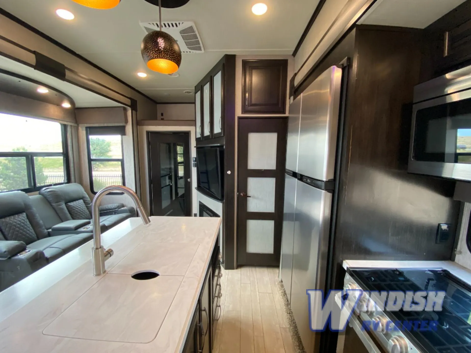 2018 Grand Design Momentum 351M - Photo 4