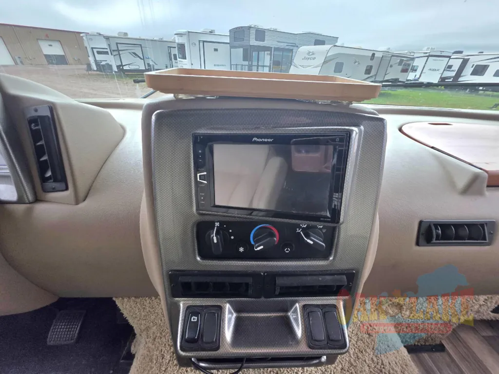 2018 Winnebago Sunstar 27P, Photos photo 8