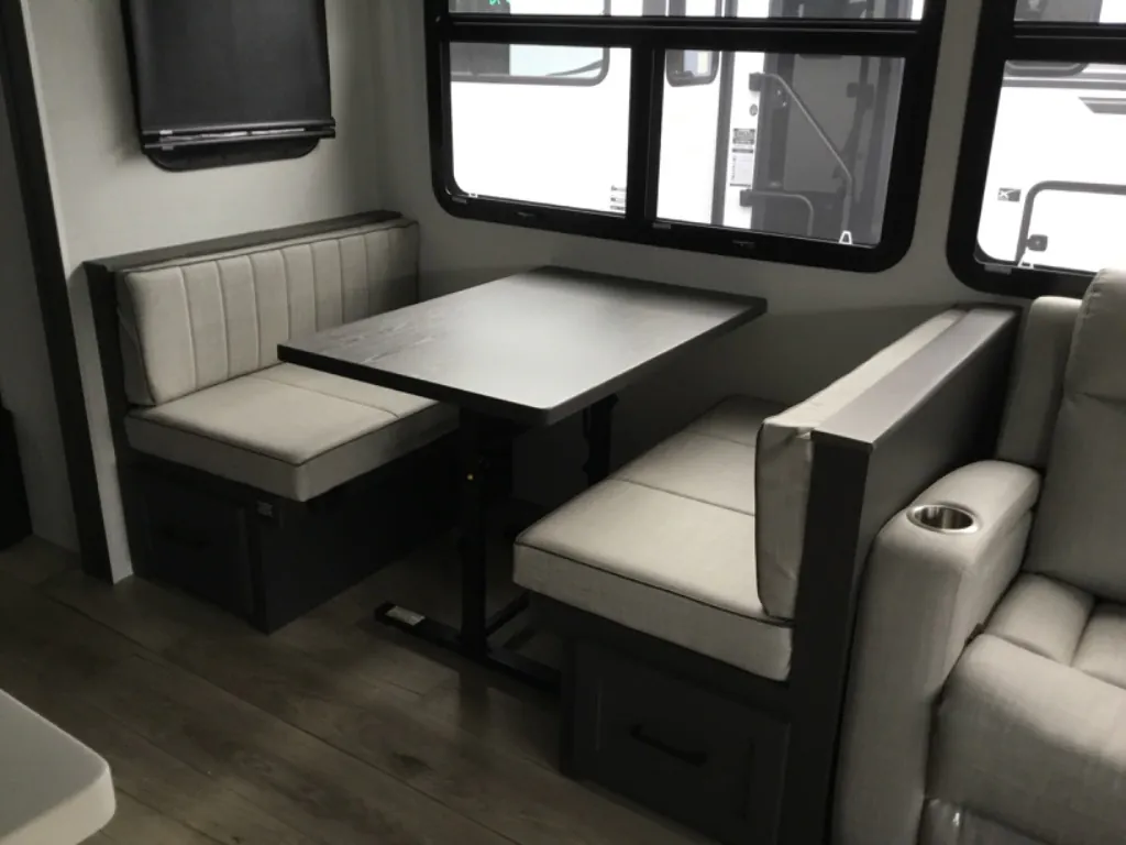2027 Forest River Rockwood Ultra Lite 2916RL — Photo 7