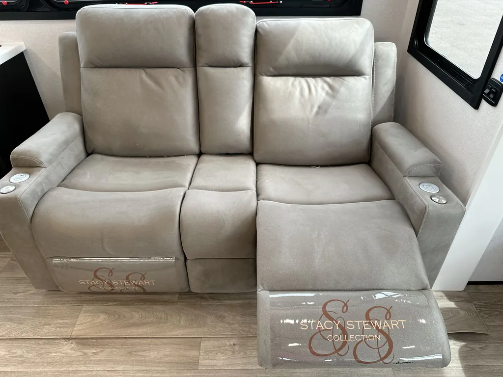 2027 Jayco Pinnacle 36FBTS, Photos photo 10