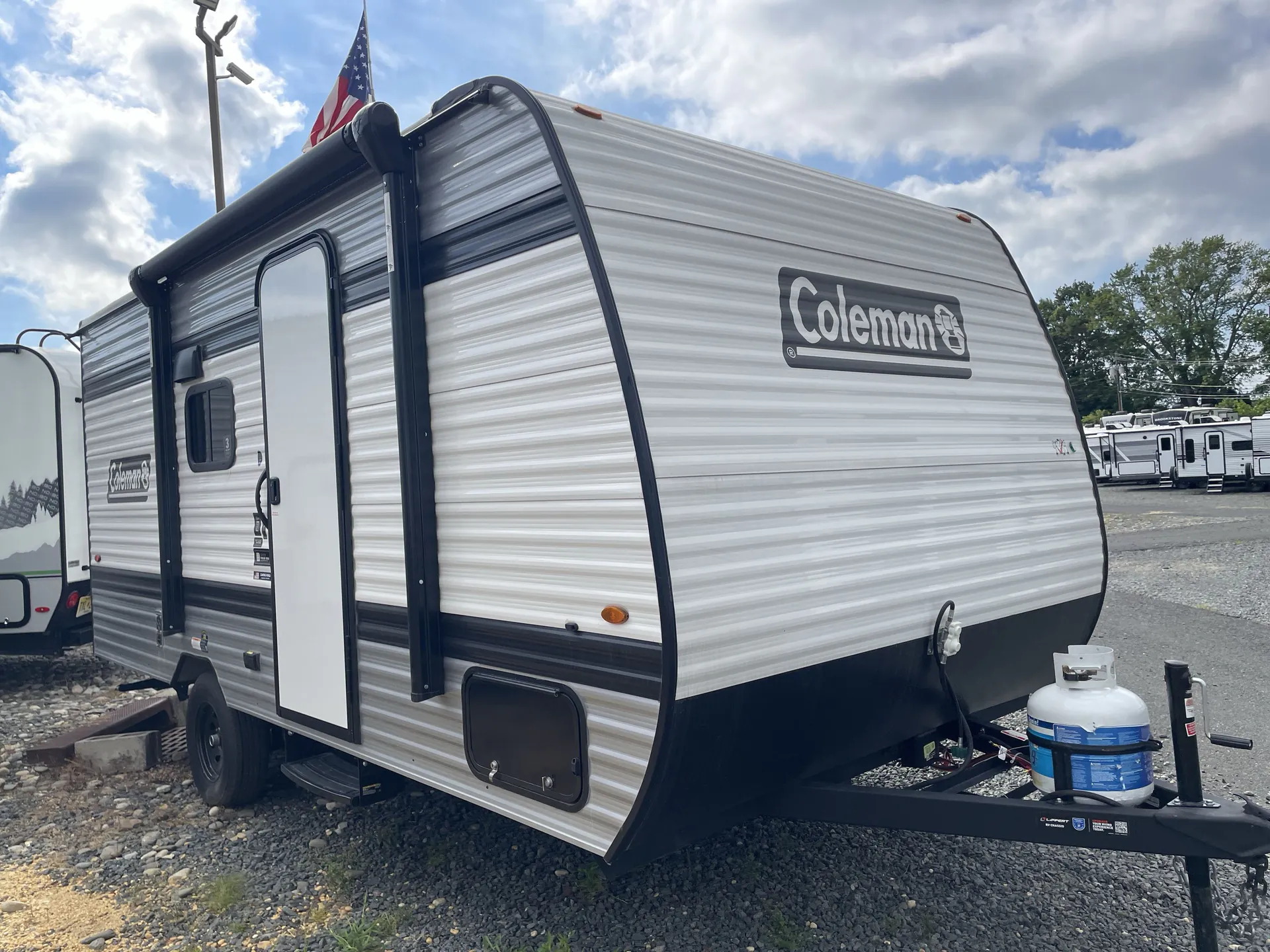 2027 Keystone Cougar Sport 2400RE - Photo 2