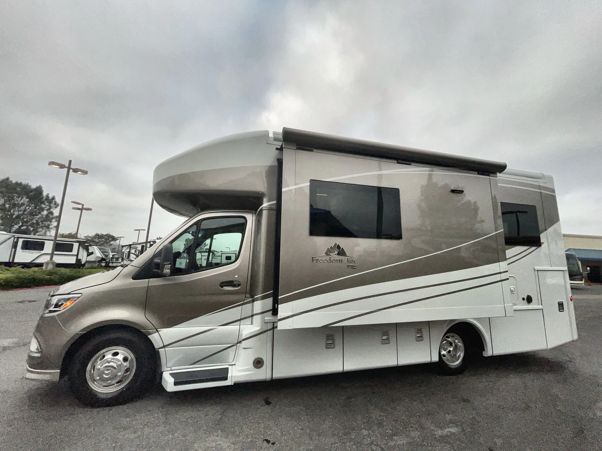 2027 Newmar Freedom Aire 2512 - Photo 4