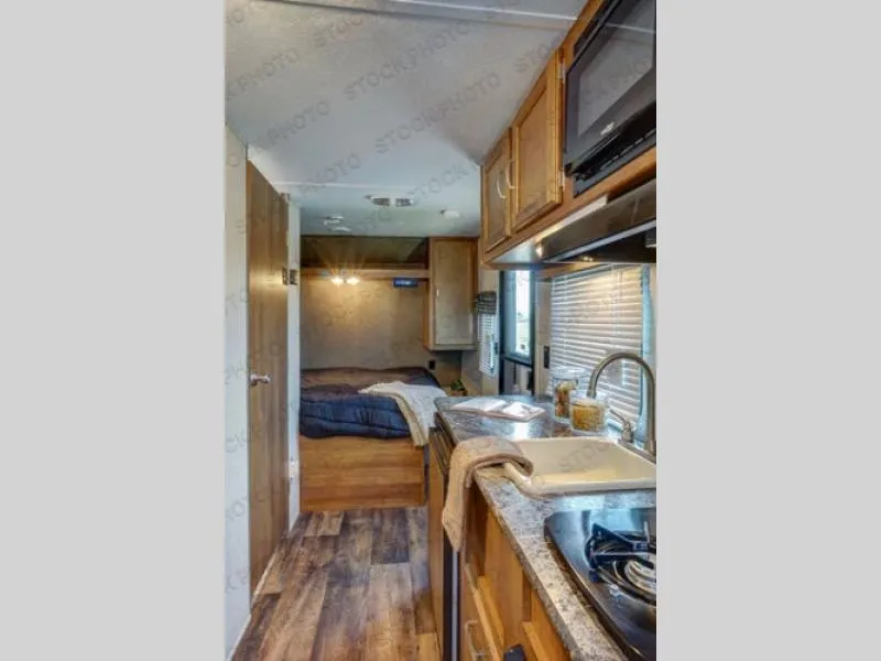 2017 Keystone RV Summerland Mini 1750RD - Photo 4