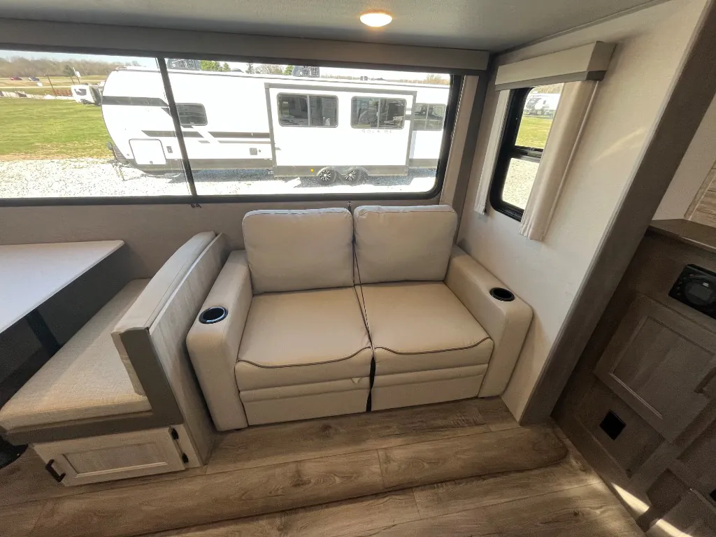2026 Coachmen Catalina Legacy Edition 343BHTS (2 Queen Beds), Photos photo 22