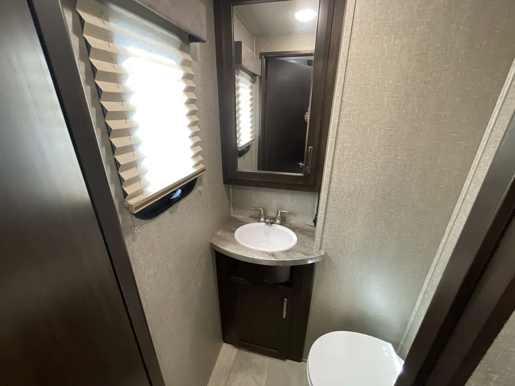 2019 Grand Design Momentum 399TH, Photos photo 32