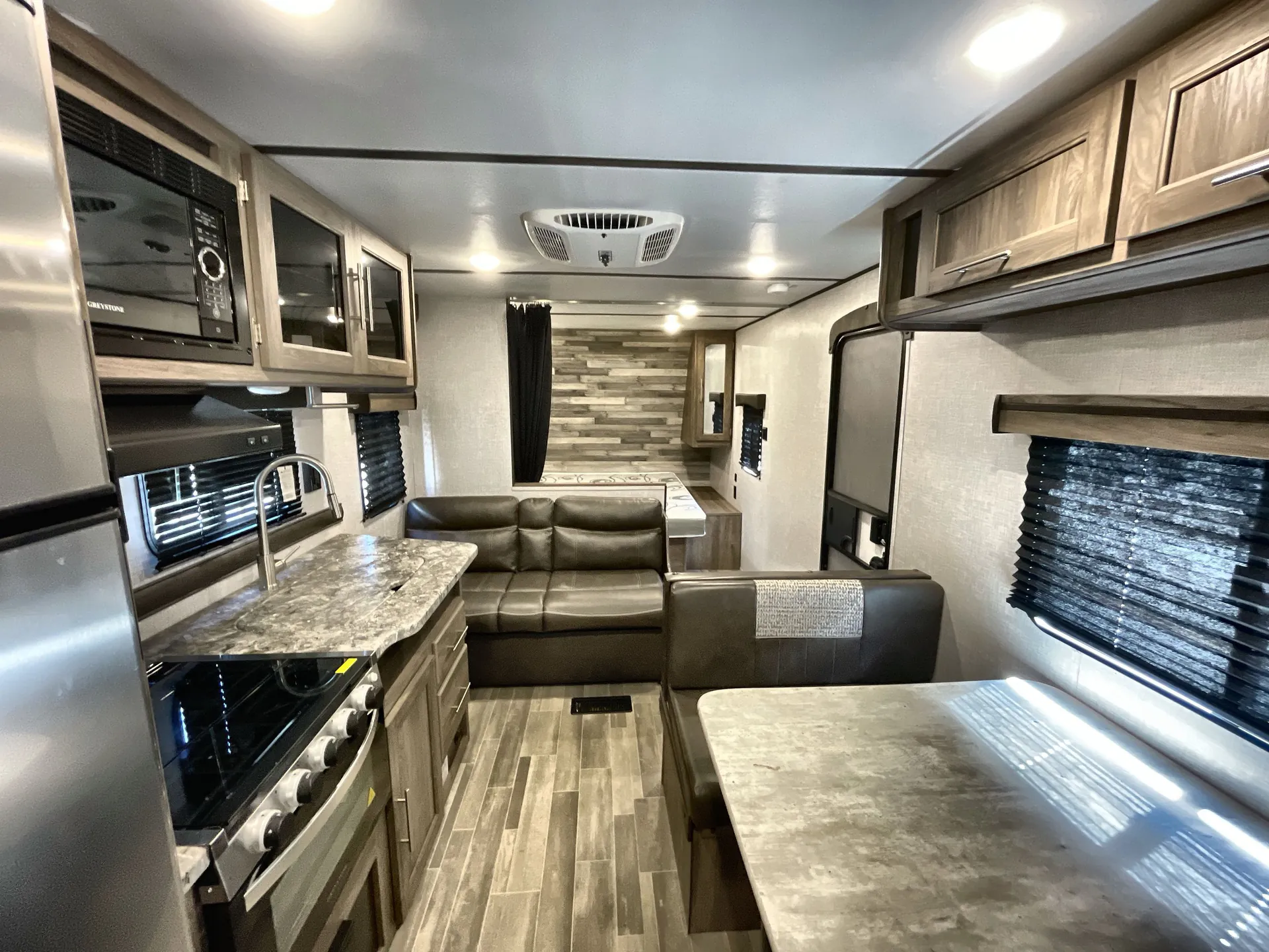 2021 CrossRoads Zinger 252BH — living area main