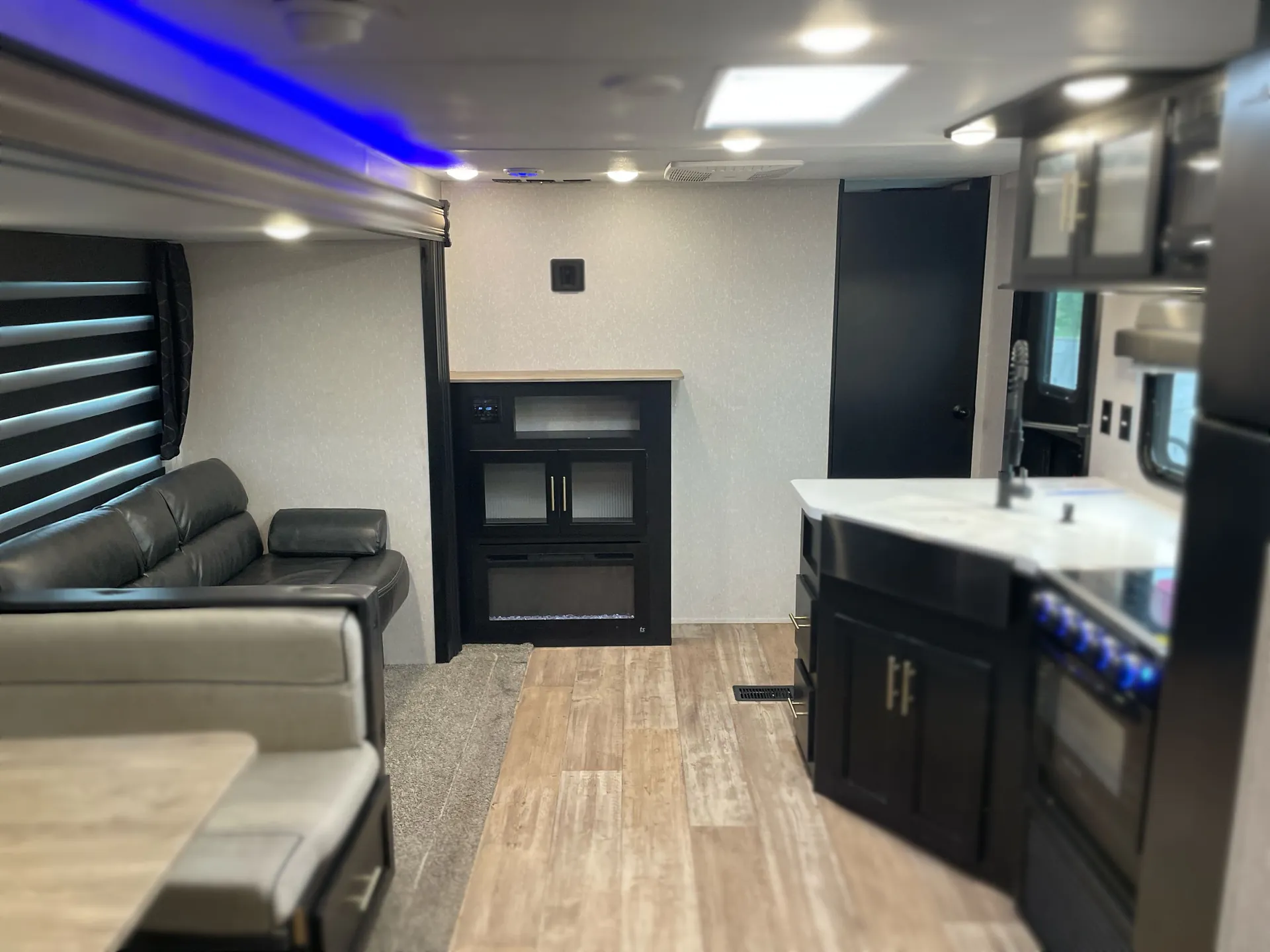 2022 Forest River Cherokee Black Label 324TSBL — living area main
