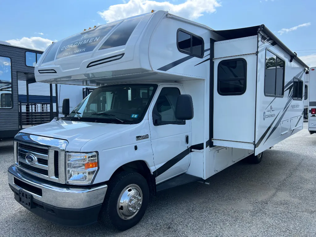 2025 Coachmen Freelander 26MB - Photo 4