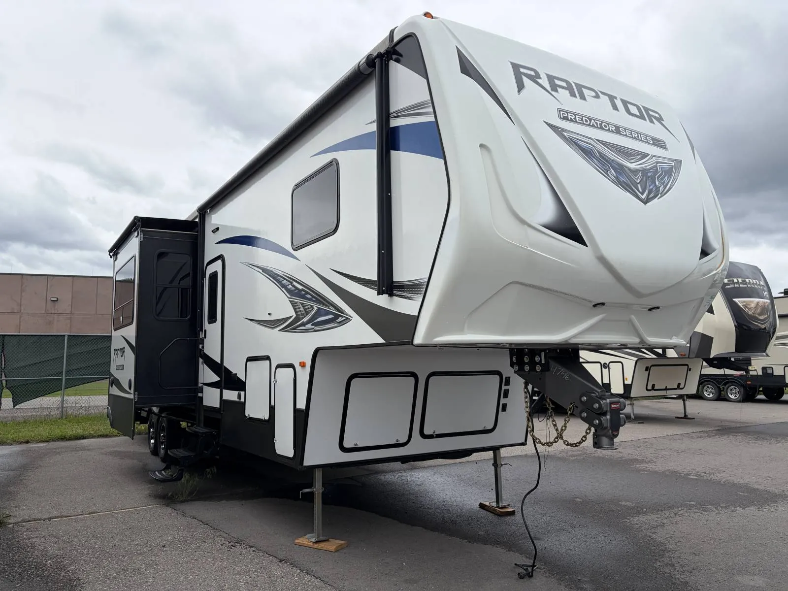2019 Keystone Raptor 351 - Photo 2