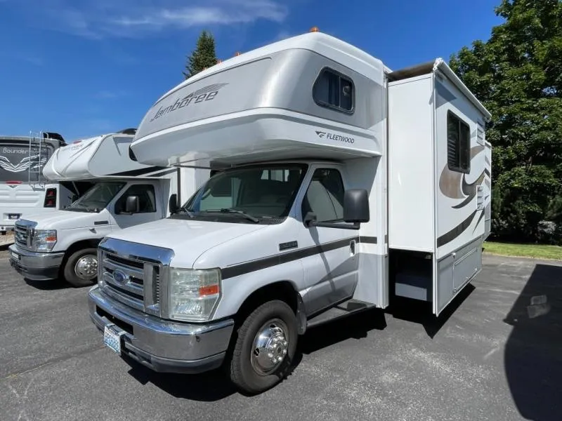 2009 Fleetwood RV Jamboree 31M - Photo 3