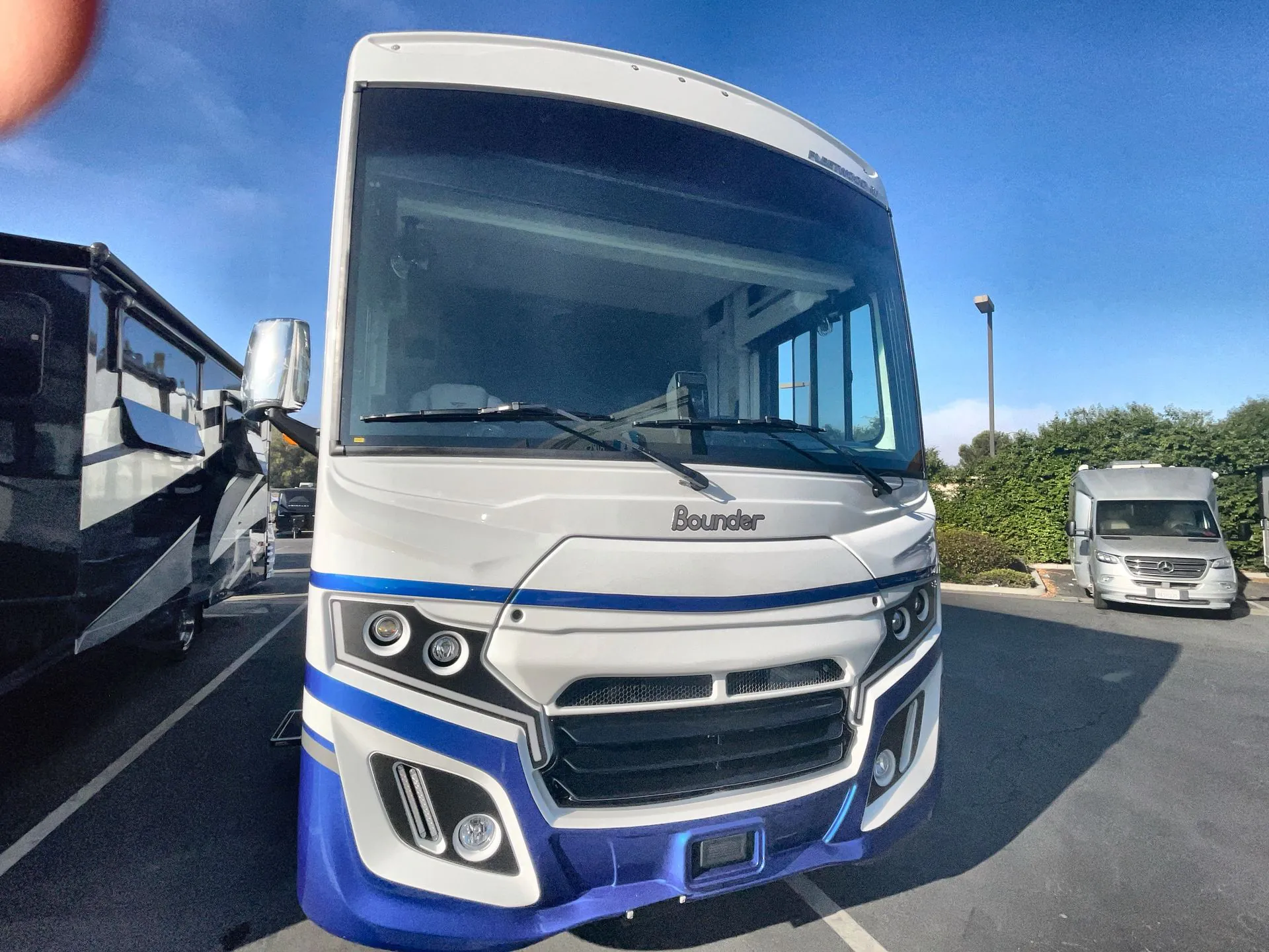 2025 Fleetwood Bounder 36F - Photo 2