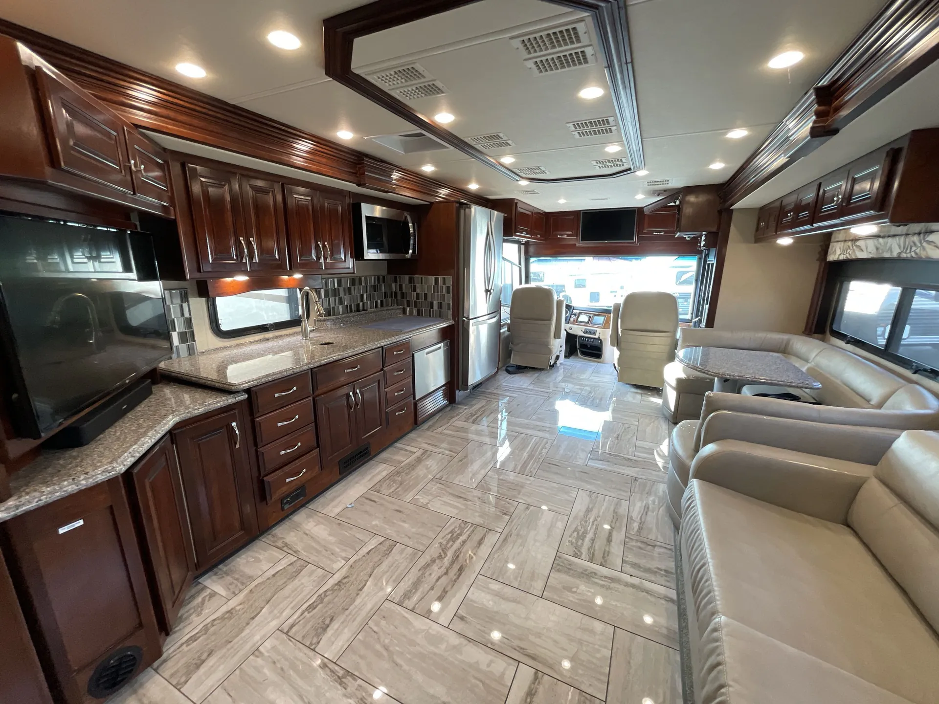 2017 Fleetwood Discovery LXE 40G — living area main