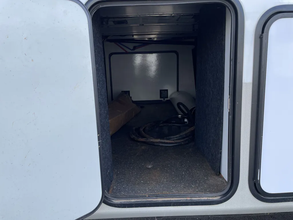 2023 Keystone Avalanche 390DS, Photos photo 25