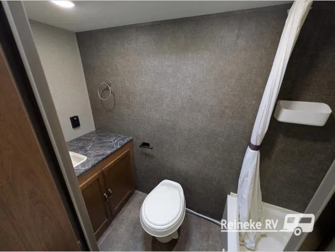 2018 Keystone RV Summerland Mini 1700FQ - Photo 4