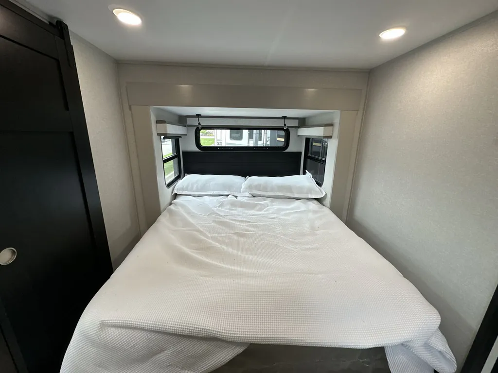 2026 Jayco North Point 395DSDB, Photos photo 4