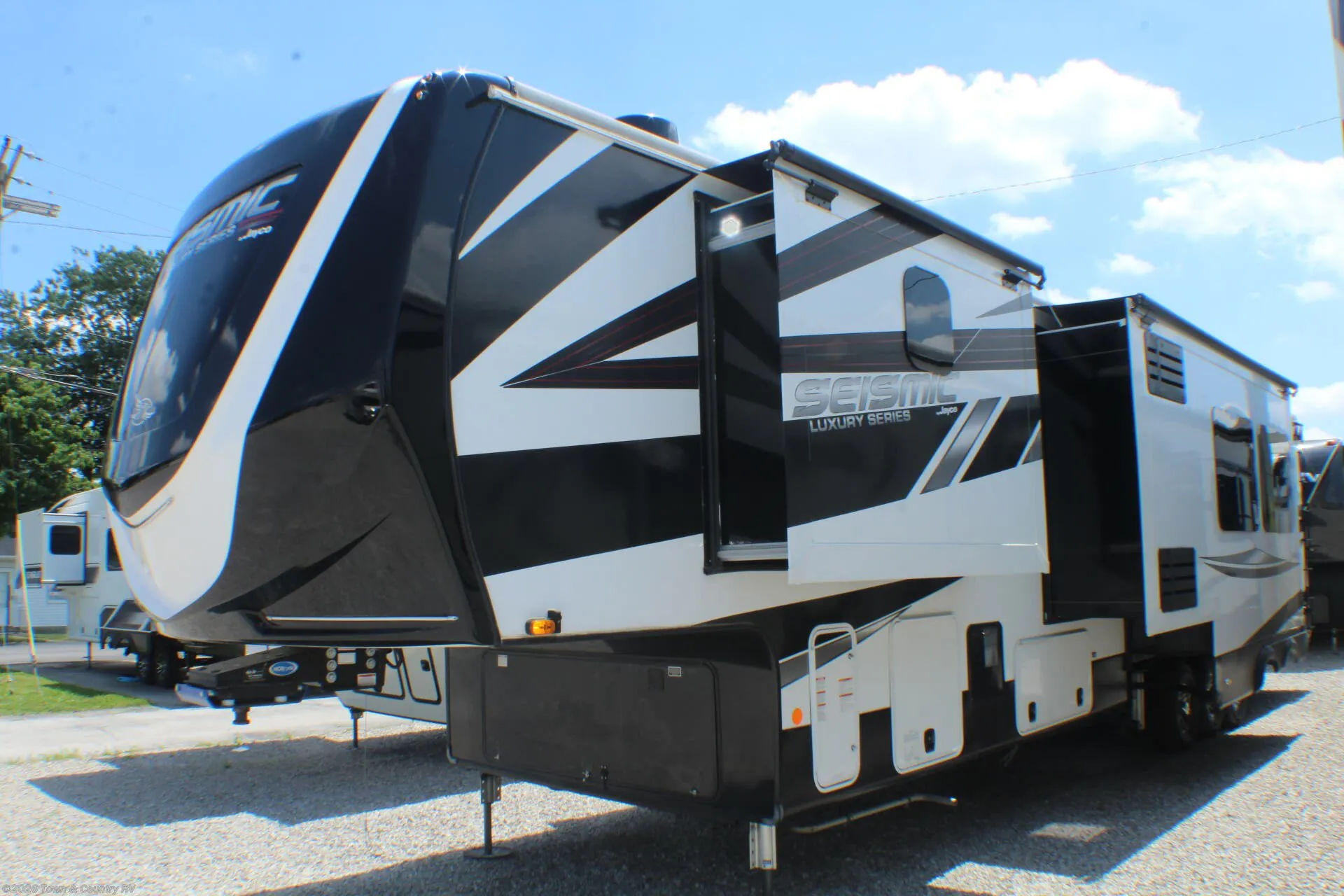 2023 Jayco Seismic Luxury Series 4113 - Photo 2