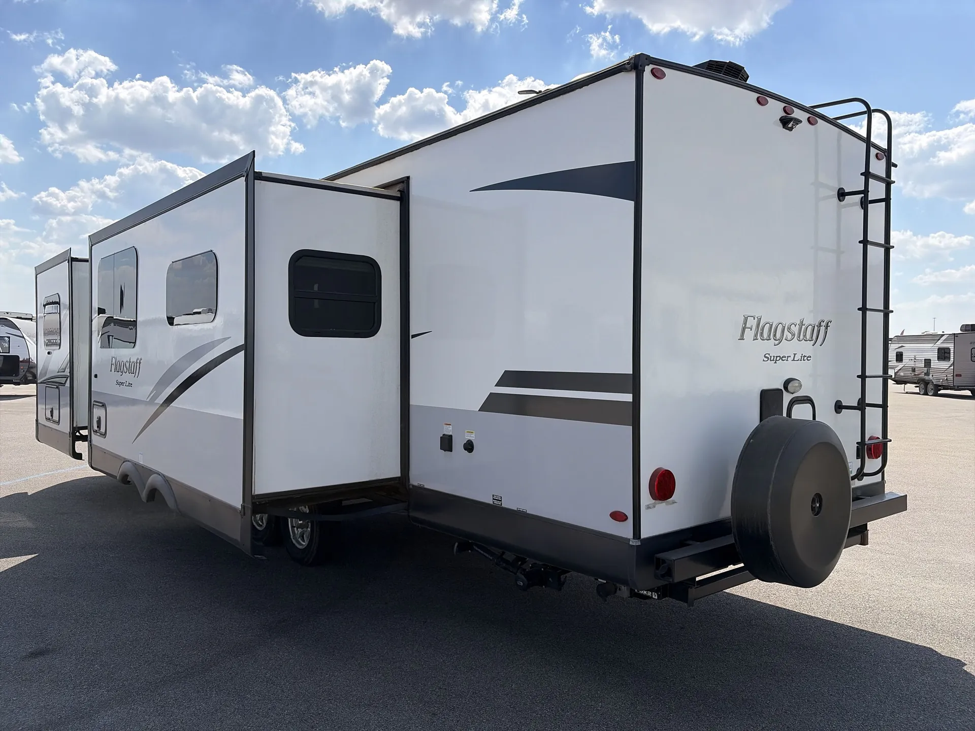 2021 Forest River Flagstaff Super Lite 29RBS — off campside