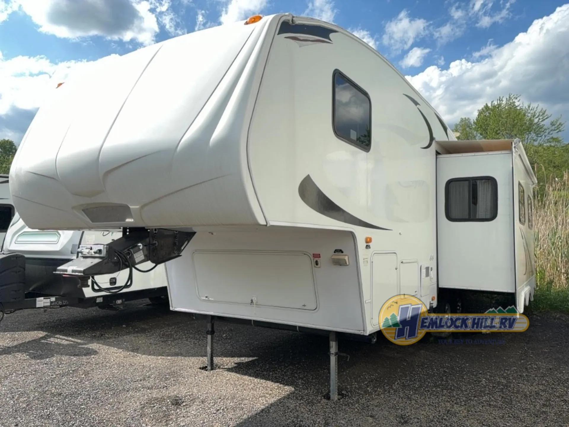 2010 Keystone Cougar XLite 26RLS - Photo 4