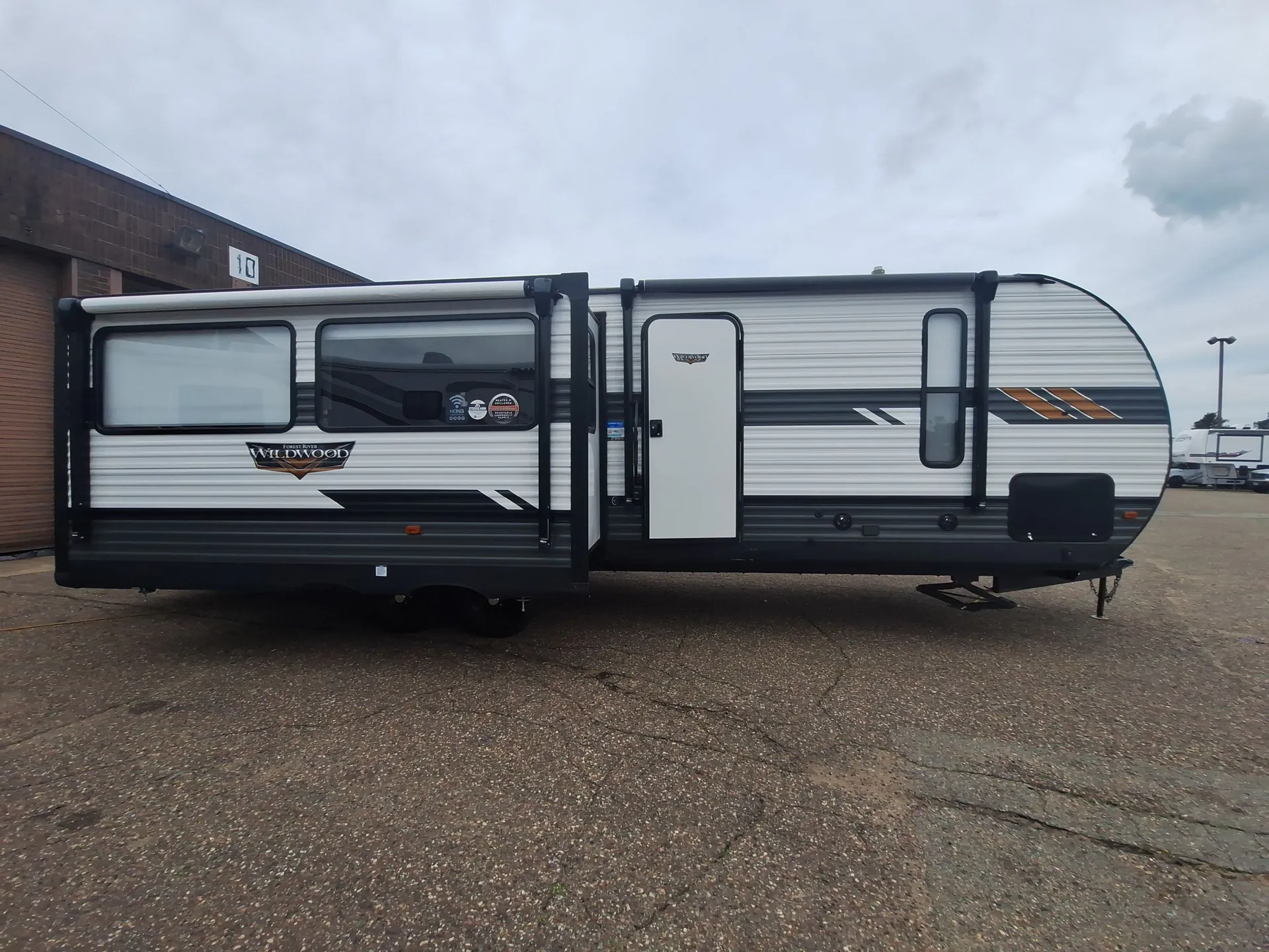 2021 Forest River Wildwood 27RE — campside
