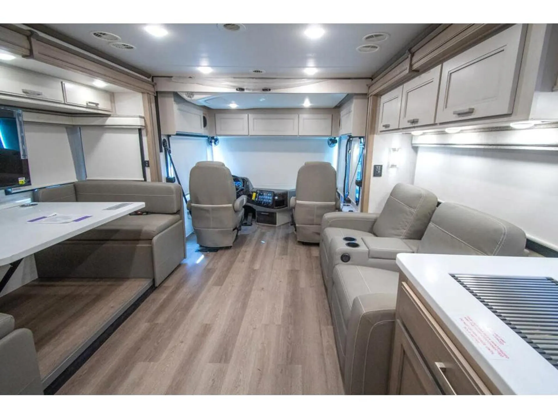 2026 Thor Motor Coach Riviera 34SD - Photo 3