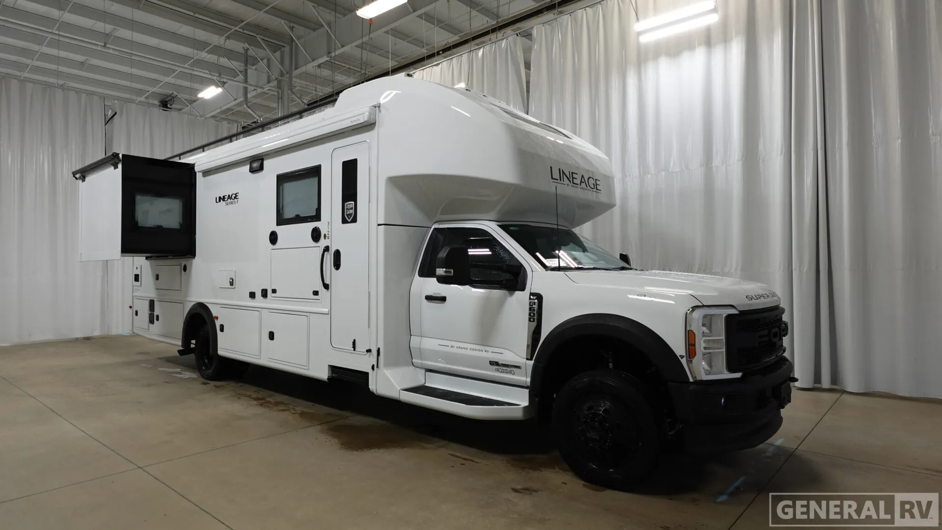 2026 Grand Design Lineage Series F 31ZW - Photo 2
