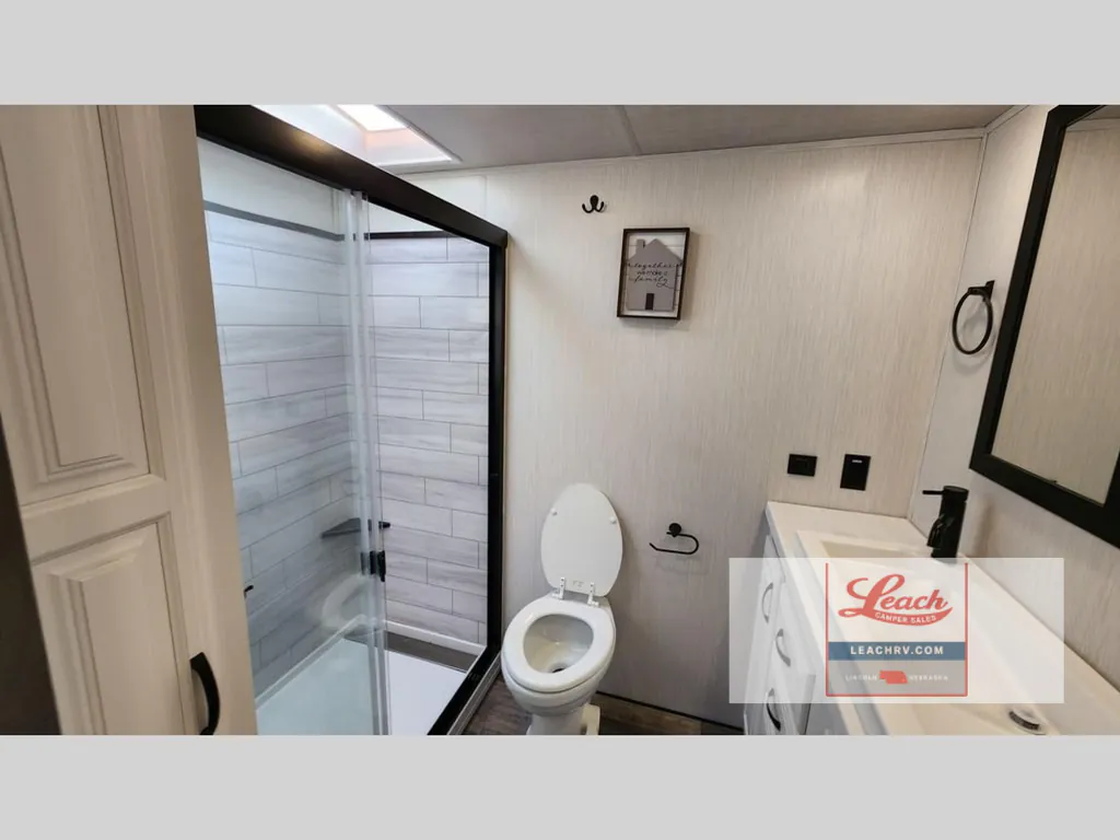 2021 Forest River Cedar Creek Champagne Edition 38EL, Photos photo 17