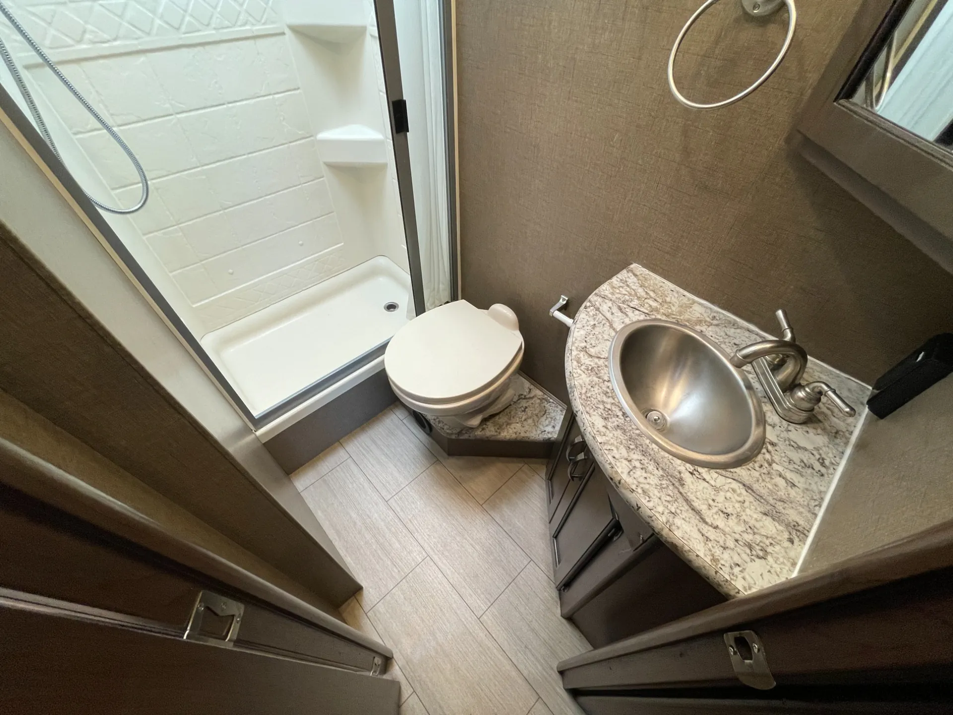 2018 Thor Motor Coach Freedom Traveler A27 - Photo 4