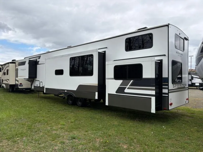 2026 Keystone Sprinter 3950SSP - Photo 4