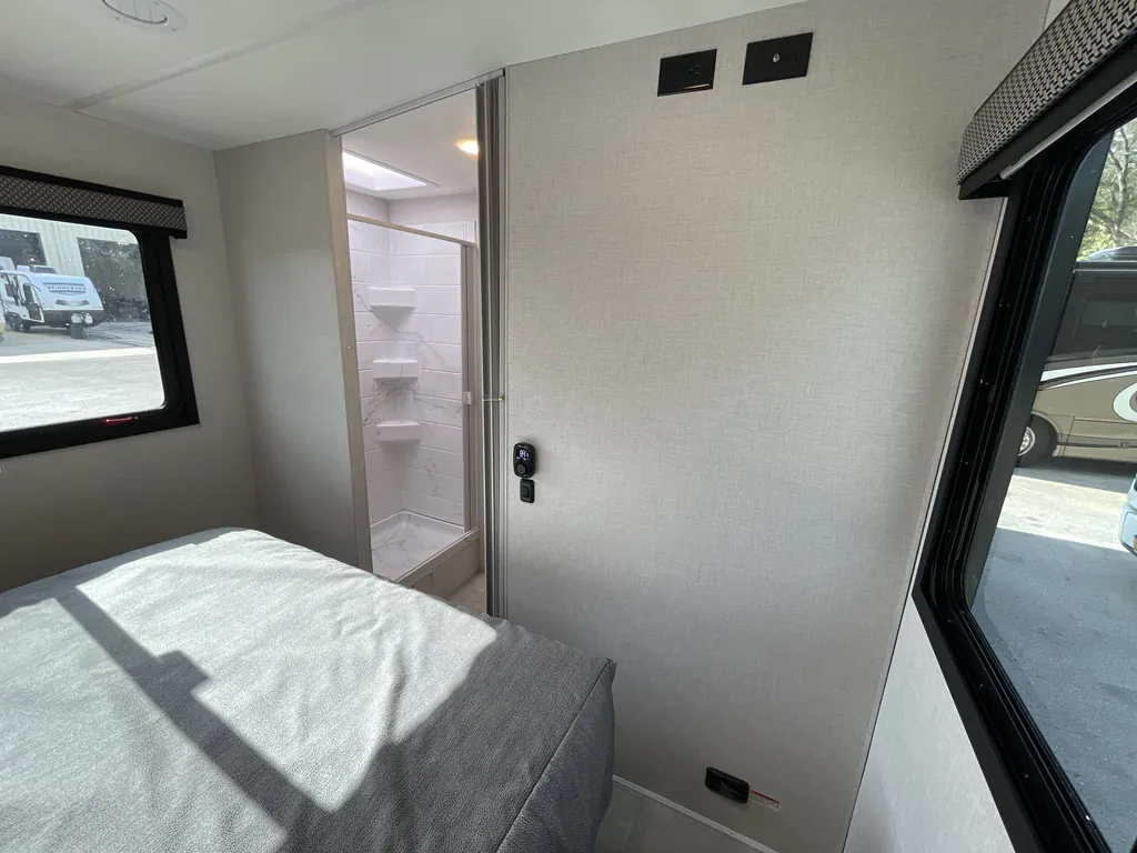 2026 Thor Motor Coach Freedom Elite 28HZ, Photos photo 14