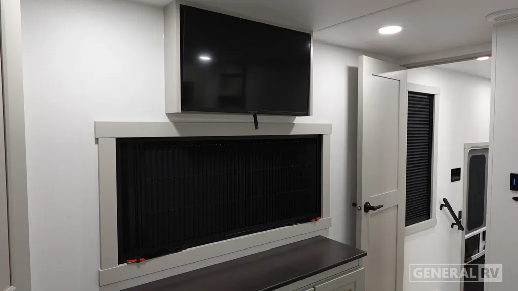 2026 Brinkley Model G 4000, Photos photo 12
