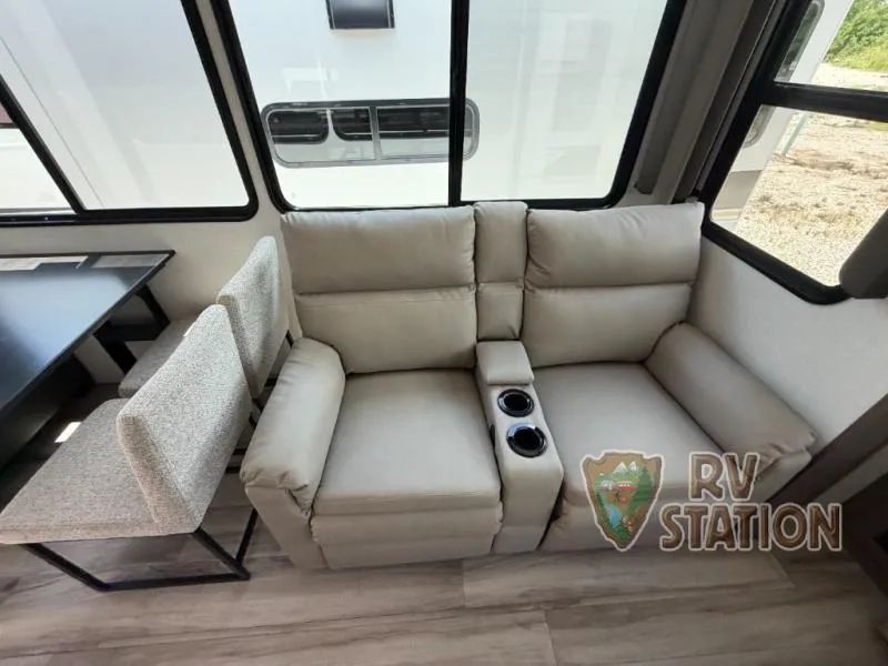 2027 Keystone Cougar 316RLS - Photo 4