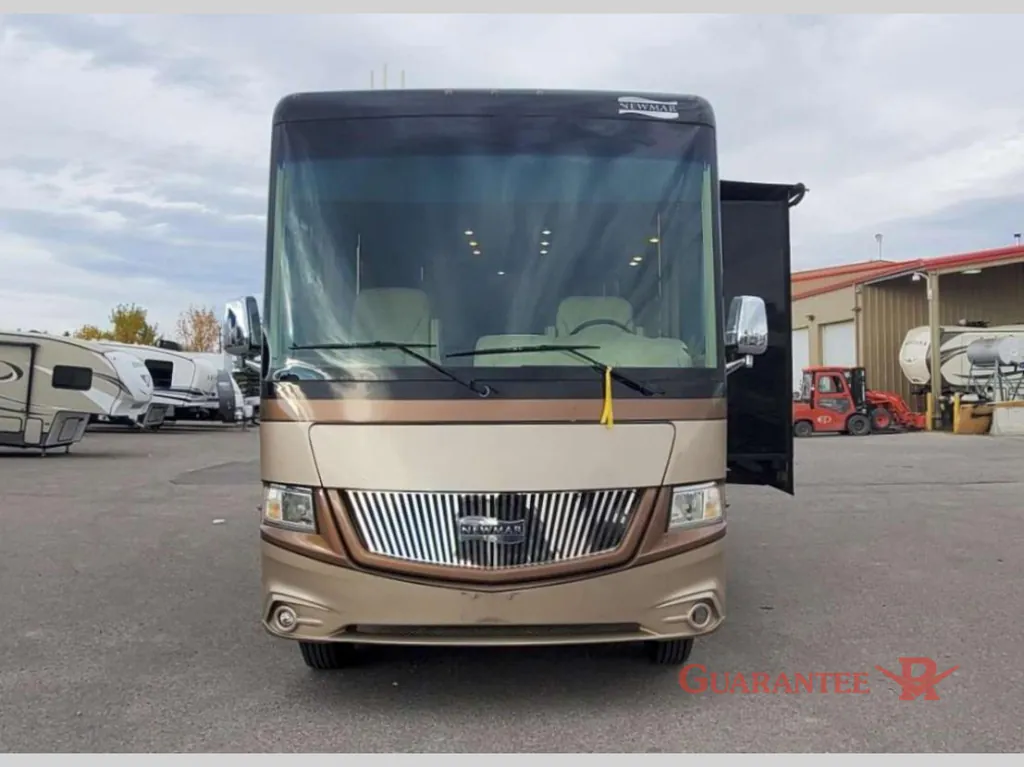2017 Newmar Canyon Star 3914, Photos photo 2