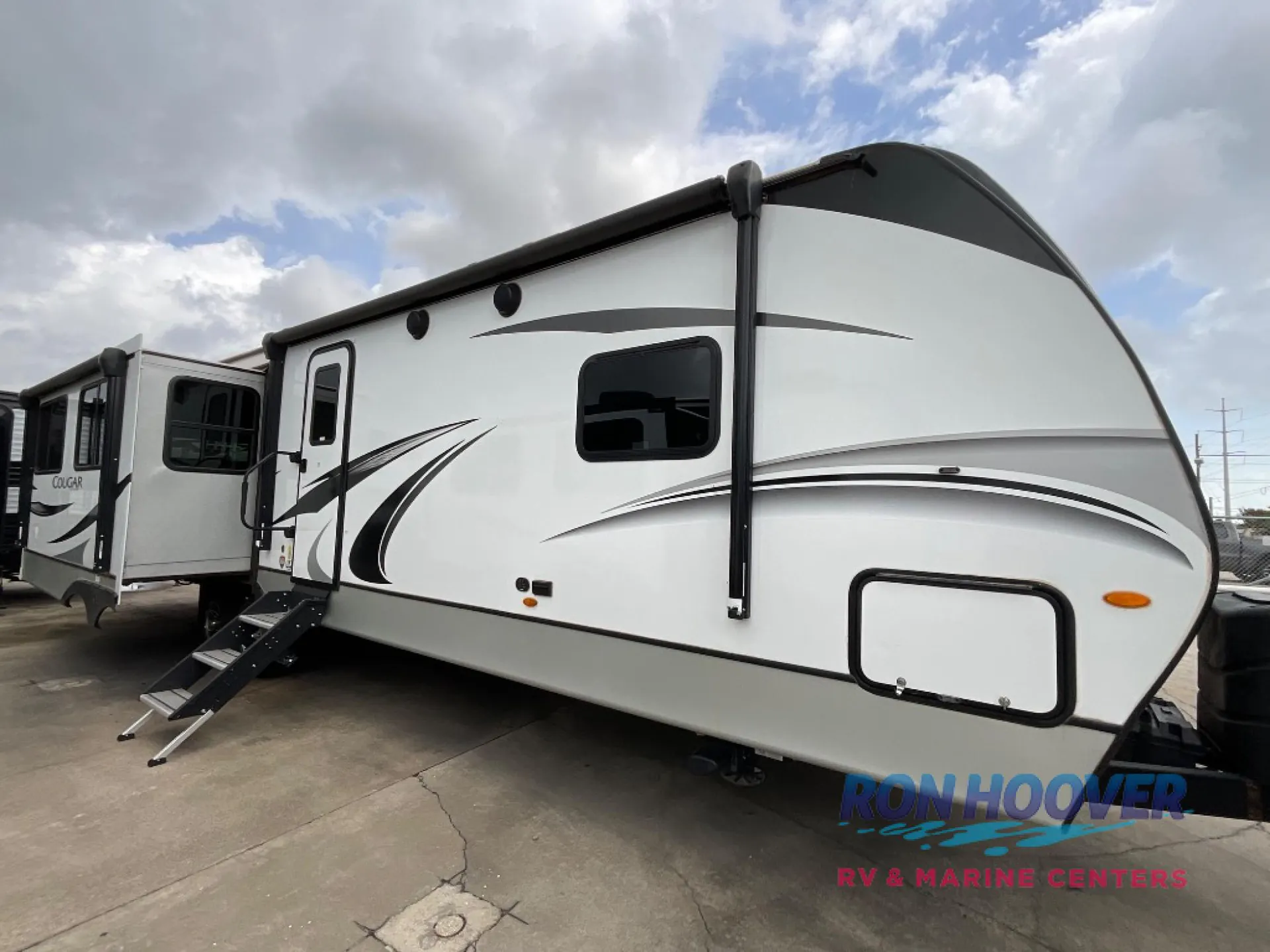 2022 Keystone RV Cougar Half-Ton 33RLI - Photo 2