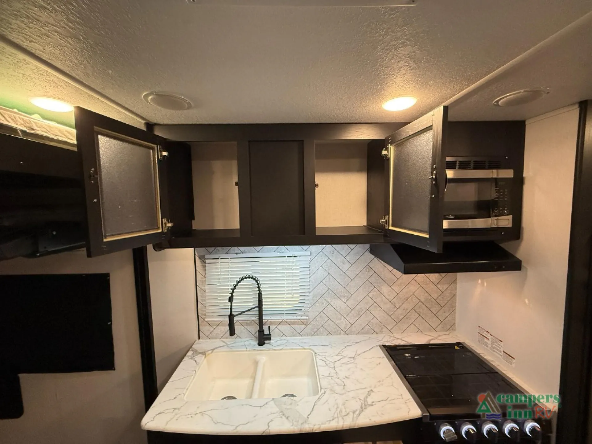2022 Coachmen Adrenaline 27LT - Photo 4